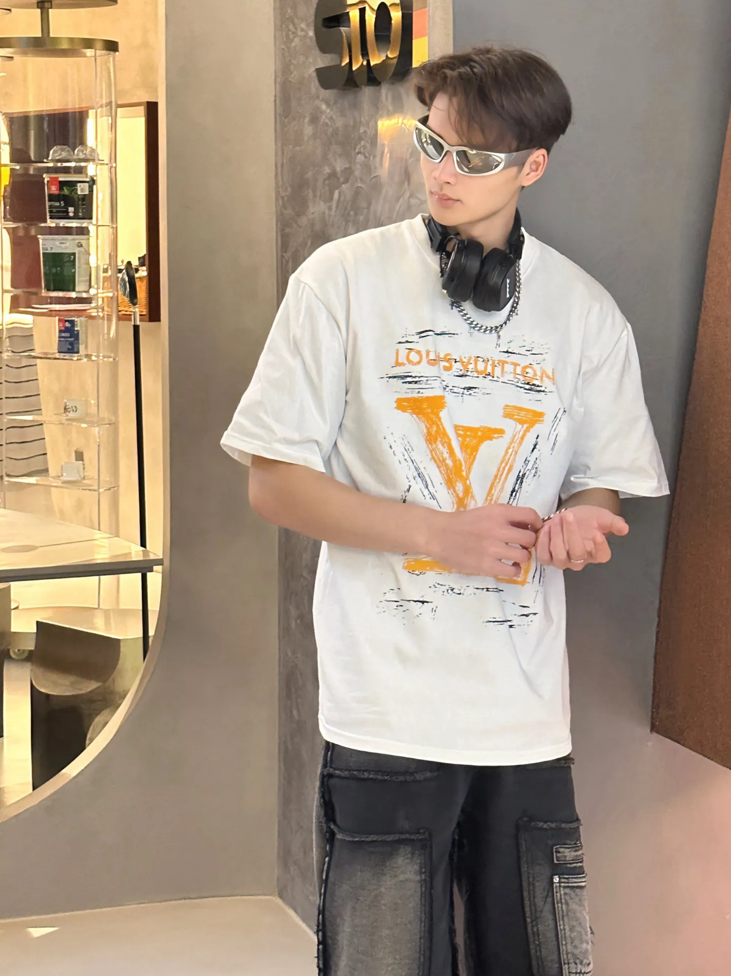 Louis Vuitton/ logo